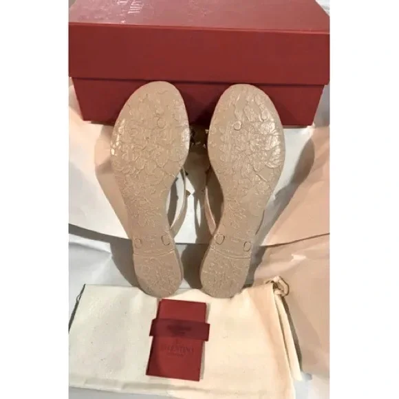 VALENTINO GARAVANI Rockstud rubber flip flops sandals - Picture 6 of 6